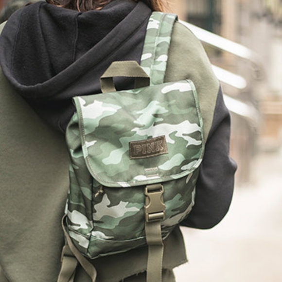 NEW VS PINK CAMO MINI BACKPACK - Picture 2 of 2